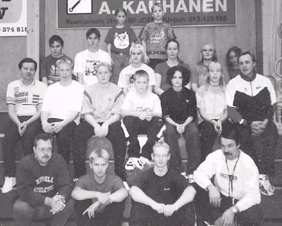 Jounin ja Arvon heittoryhm� marraskuussa 2001.